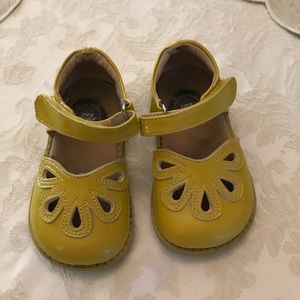 Livie & Luca Petal Shoes Toddler size 5